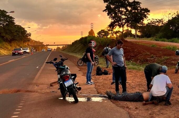 Motociclista lesionado en choque con un auto en ruta 14