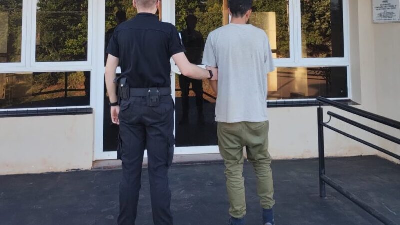 Arriesgó su vida para robar cables, lo vio la policía y terminó preso