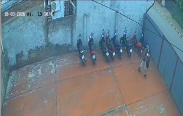 Mientras unos estudian, otros roban: ladrón fue grabado en el estacionamiento del IPET