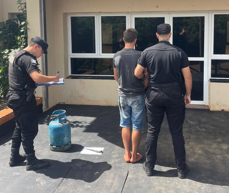 Lo que hace la droga: atacó con cuchillo a su propio padre y la mujer para robarles