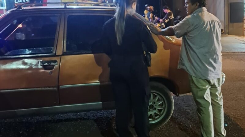 Manejaba borracho, chocó motos estacionas y quiso escapar: terminó preso