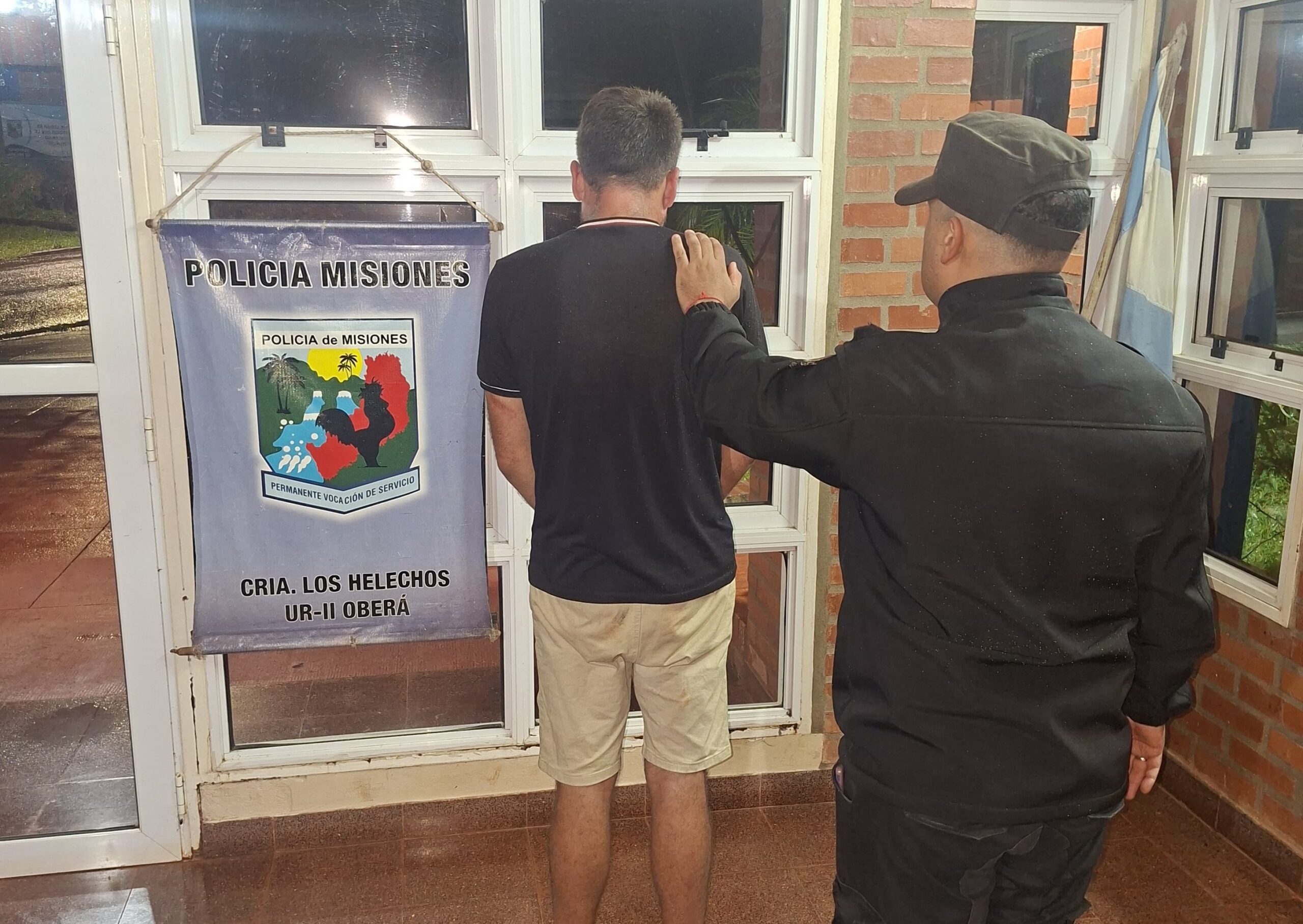 Le dieron un lugar donde vivir y trabajo, pero terminó robando plata y herramientas