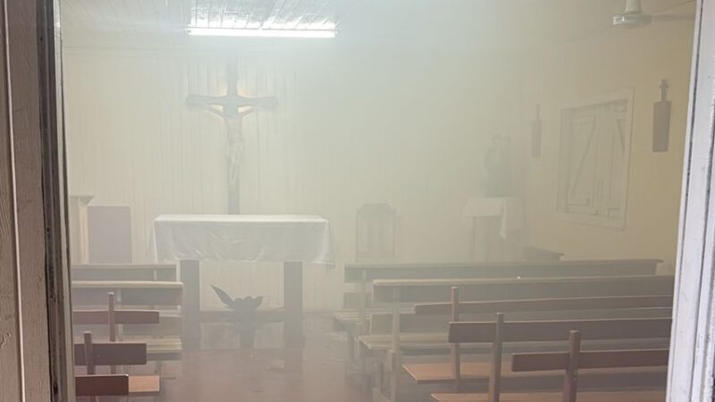Una vela encendida generó un principio de incendio en una capilla de Oberá