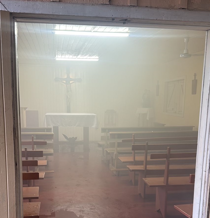 Una vela encendida generó un principio de incendio en una capilla de Oberá