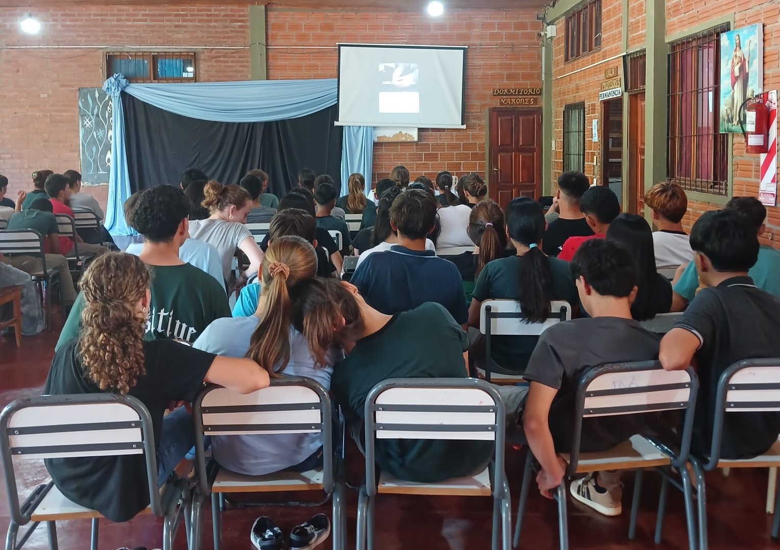 Juego Responsable visitó escuelas e invitó a la reflexión y al pensamiento crítico en alumnos