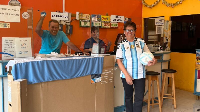 María, de Iguazú, la ganadora del primer kit mundialista de la Tombolita