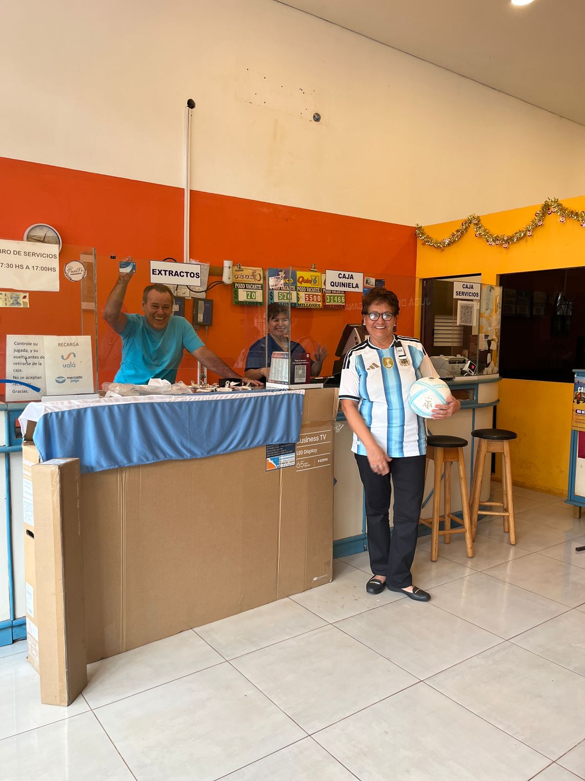 María, de Iguazú, la ganadora del primer kit mundialista de la Tombolita