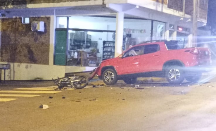 Motociclista herido tras choque con una camioneta en avenida Sarmiento