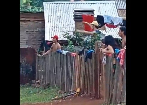 Conocido ladrón obereño y su familia desafiaron a la policía con machetes y cuchillos