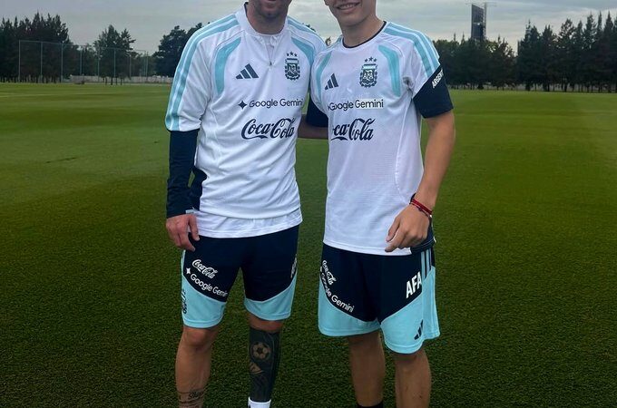 El obereño Lisandro Piñero se dio el lujo de sacarse una foto con Messi