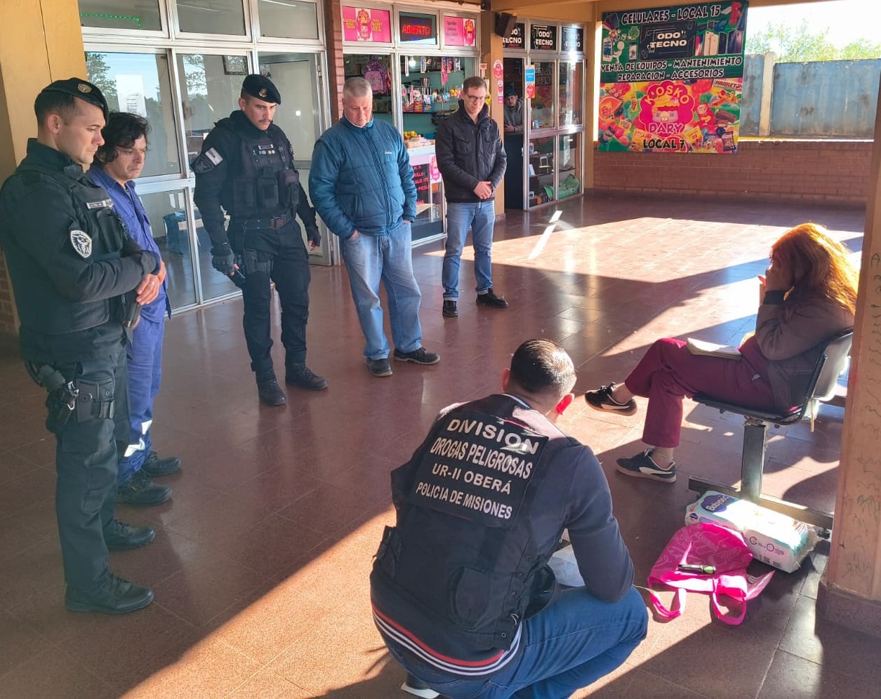 Les robó plata a unos conocidos para comprar droga y revender