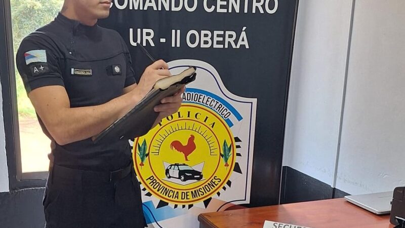 Un chico de 14 años fue a la casa de un compañero y aprovechó para robar un celular