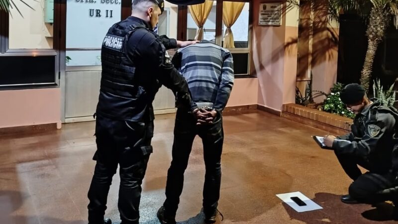 Entró a la casa de la ex, la amenazó y le robó el celular en barrio Schuster