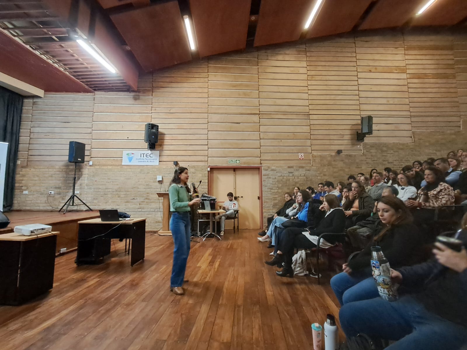 Más de 200 docentes participaron de capacitación en Leandro N. Alem