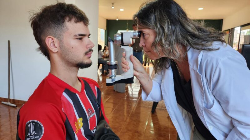 Mirar Mejor recetó anteojos para centenares de vecinos de Apóstoles