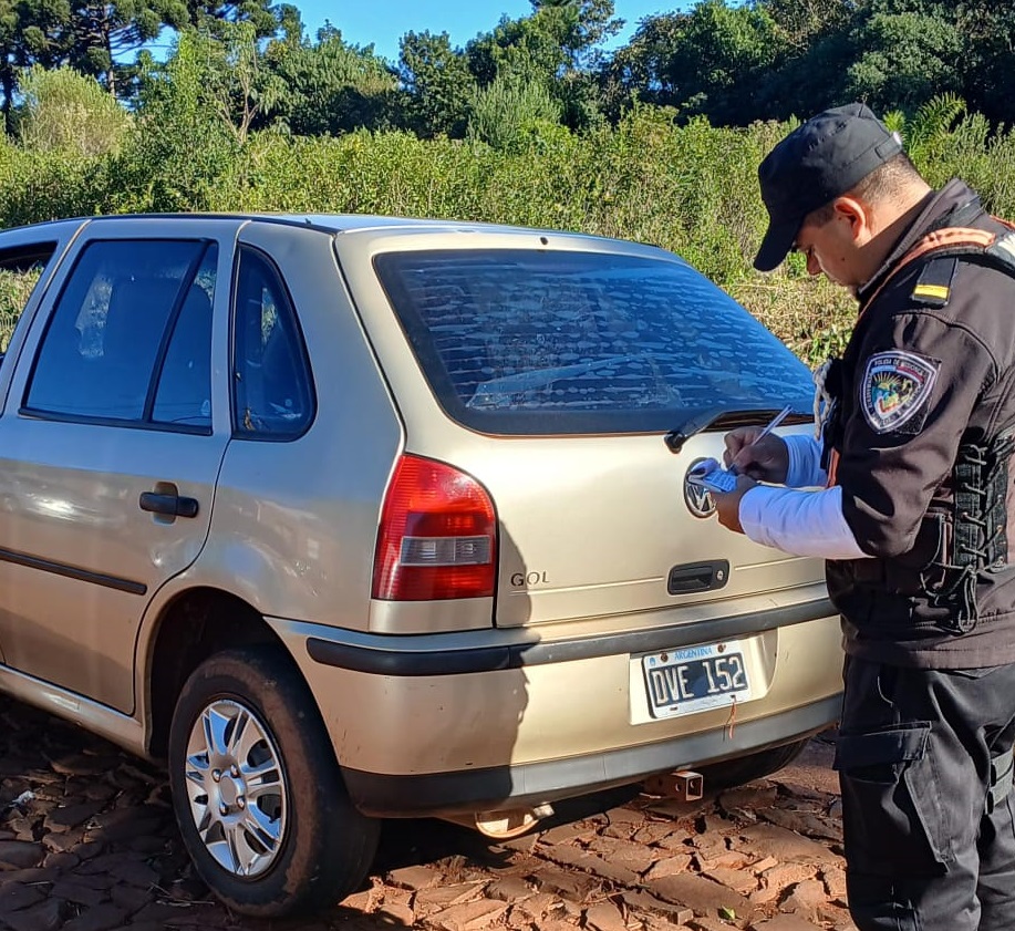 Circulaba con una verificación vehicular trucha y fue demorado