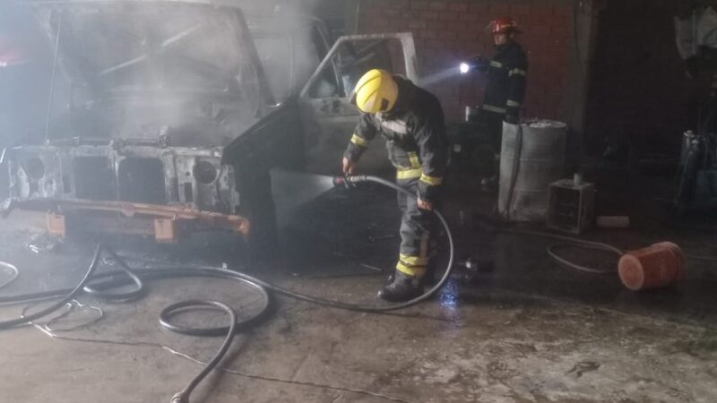 Mandó a reparar la camioneta y se quemó en el taller