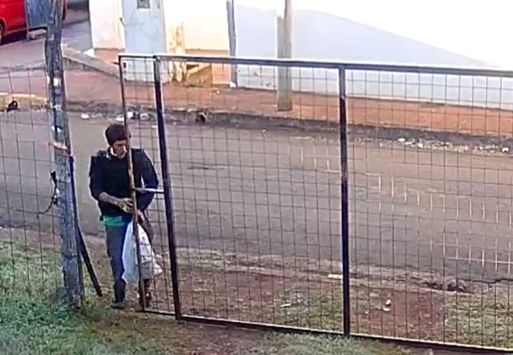 Recuperaron zapatillas y un termo robados tras detener al “Polaquito” en Villa Vick