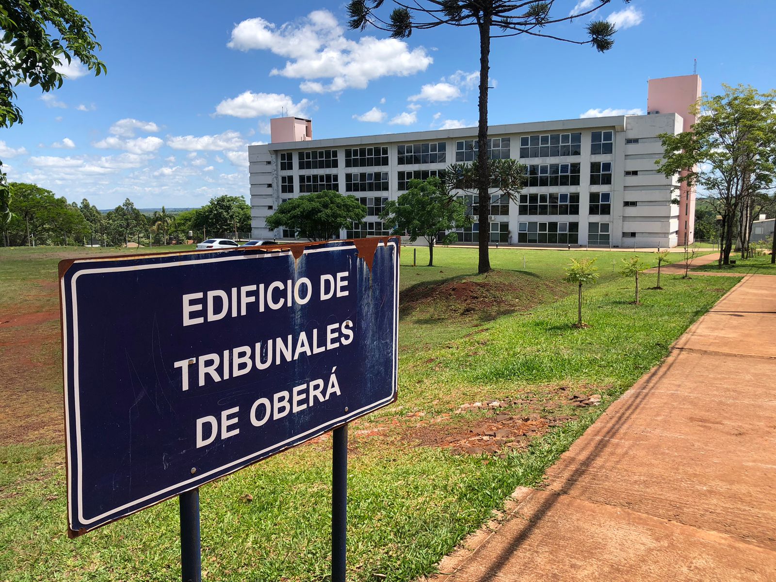 Temen por la vida de una abuela de 80 años: denuncian que personas ajenas la aislaron de su familia en Oberá