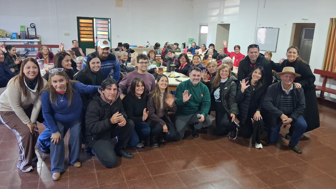 Tarde de reencuentros y alegrías con los abuelos de Itacaruaré