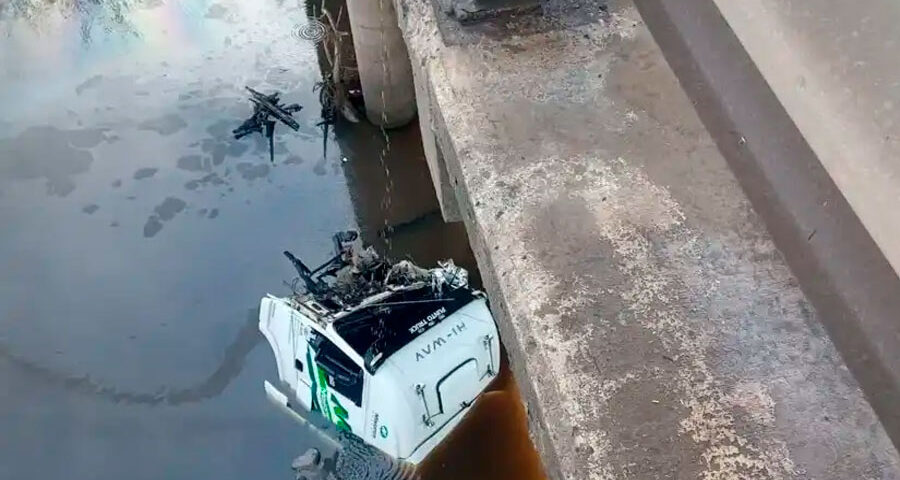 Milagro sobre la ruta 14: camionero misionero sobrevivió tras caer al río luego de un violento choque