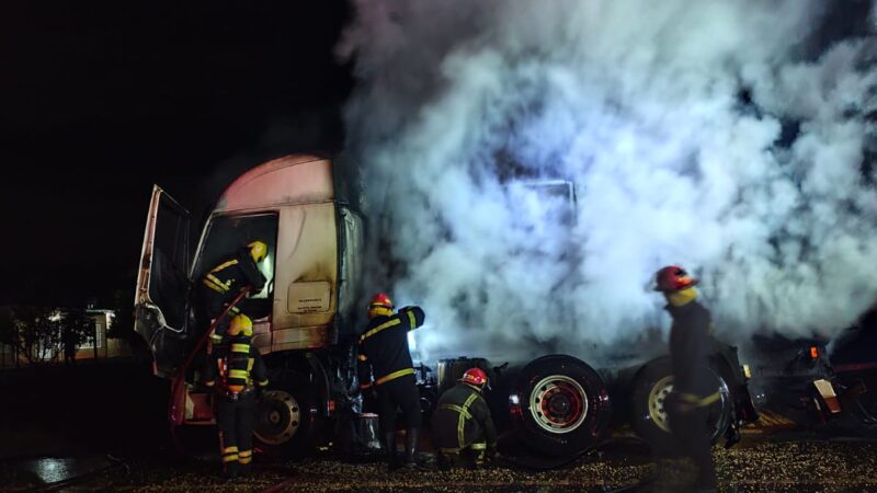 Se incendió un camión cargado con maíz sobre ruta 14, en Guaraní
