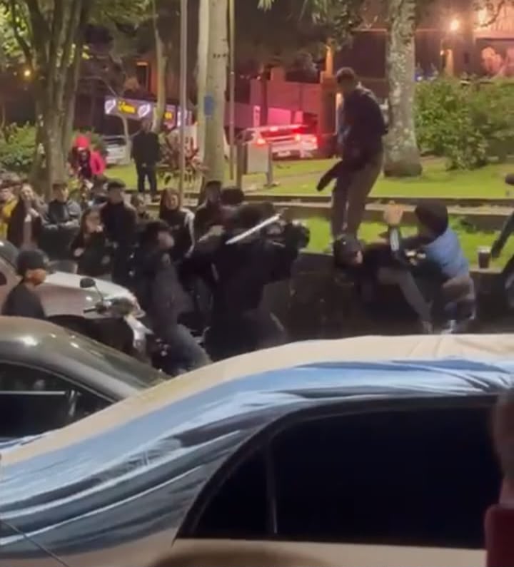 Brutal enfrentamiento a machetazos en pleno centro de Oberá empañó los festejos por el triunfo argentino