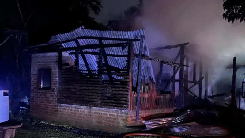 Una mujer falleció al quedar atrapada en el incendio de su casa