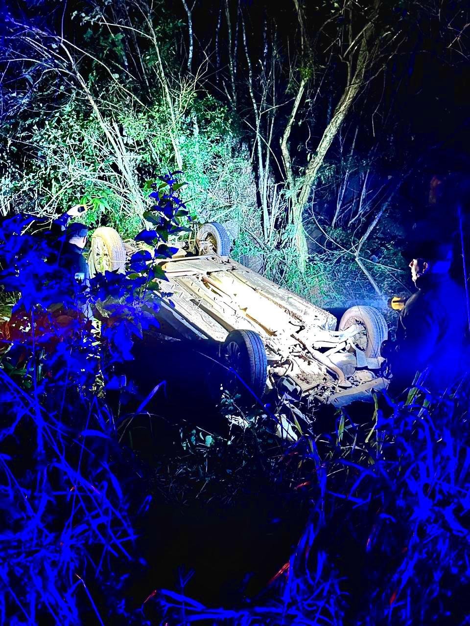 Una docente volcó con su coche sobre ruta 5, en Panambí