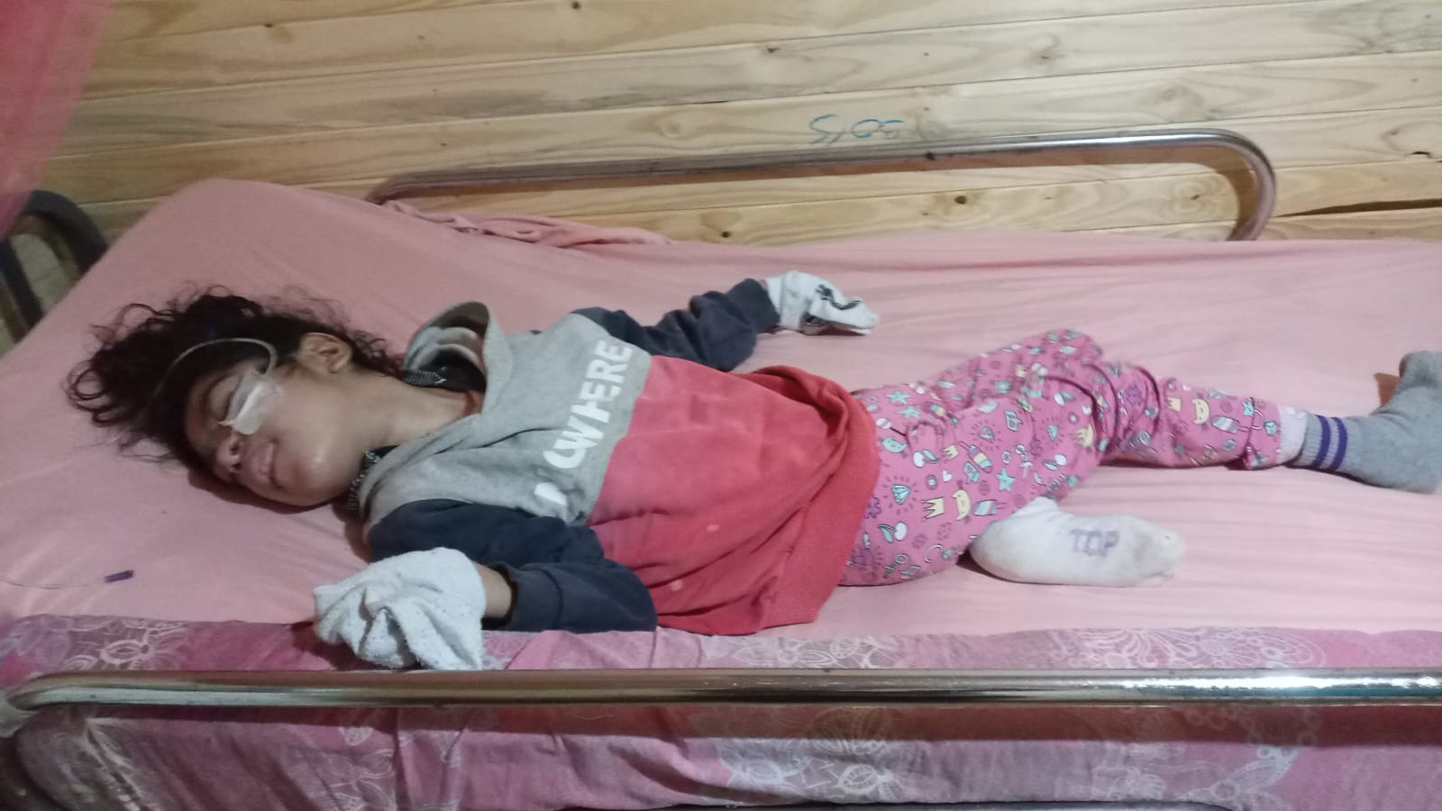 El amor de su mamá hizo posible el milagro, pero requiere de la solidaridad para mejorar su calidad de vida