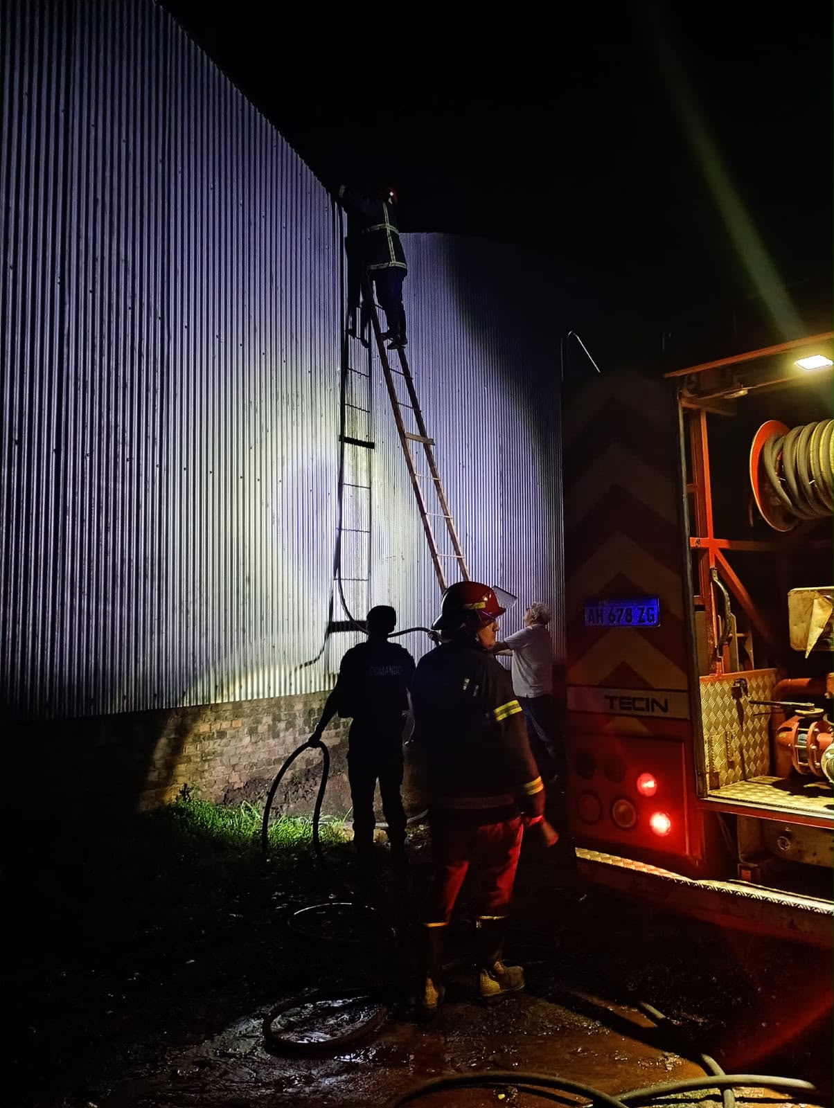 Incendio en una cooperativa de Campo Ramón fue controlado sin registrar personas lesionadas