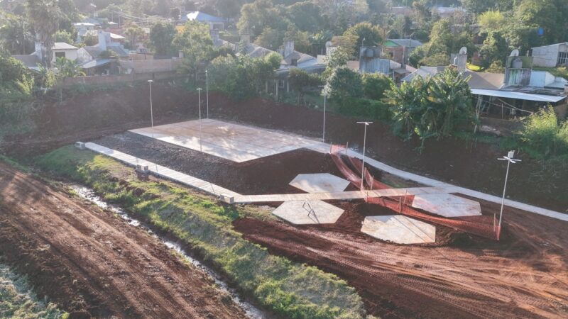 Alegría de los vecinos por el avance de la nueva plaza de Villa Lindstrom