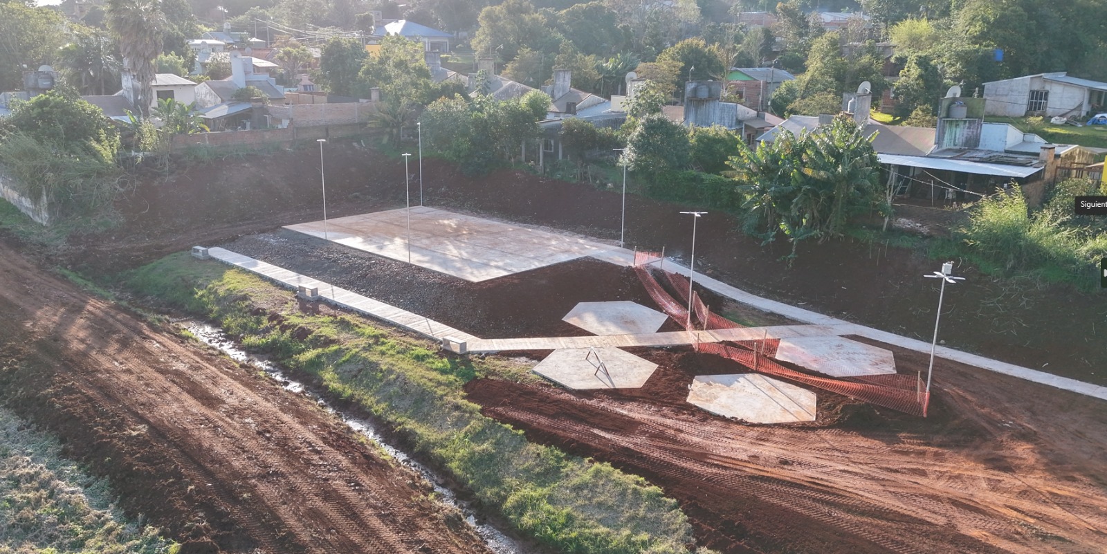 Alegría de los vecinos por el avance de la nueva plaza de Villa Lindstrom