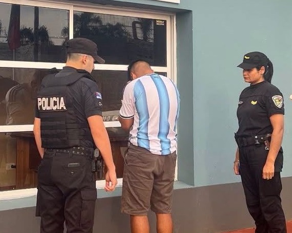 Amenazó de muerte a su cuñado, lo hirió con un cuchillo y terminó preso: escondía una escopeta