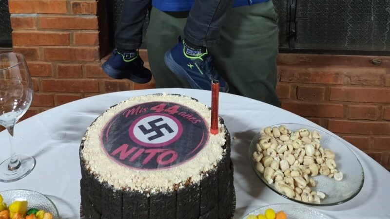 Festejaron un cumpleaños en Oberá con símbolos y saludos nazis