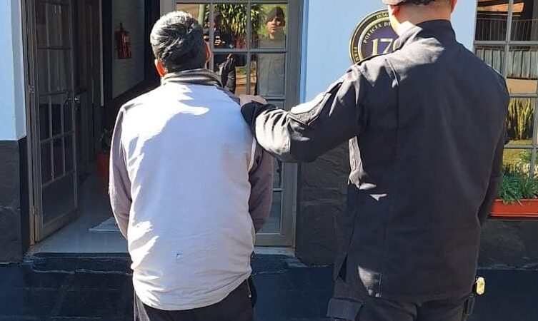 Conocido delincuente obereño amenazó y lesionó a su ex y a su hija de 14 años