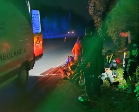 Por una tacuara en la ruta despistaron dos motos y cinco personas resultaron heridas