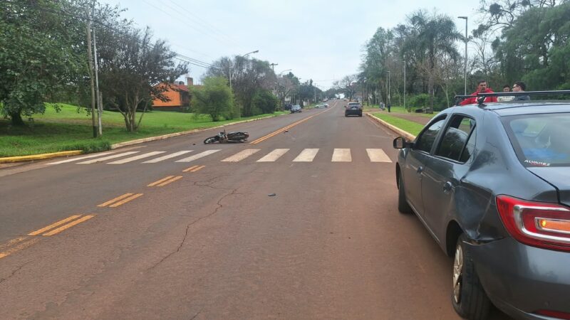 Dos heridos por choque de una moto contra un auto en Oberá