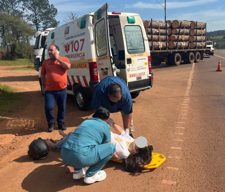 Tres heridos por choque de una moto con una ambulancia en Campo Viera
