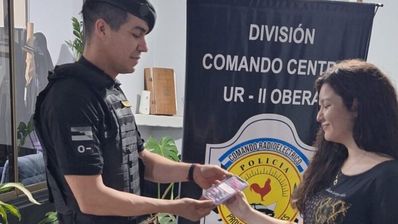Policías encontraron un iPhone y se lo devolvieron a la dueña