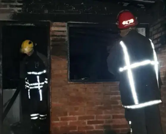 Hallaron el cadáver de una mujer en un incendio e investigan un posible femicidio