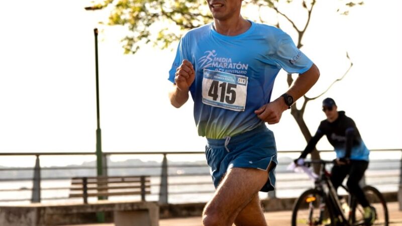 Agustín Da Silva se impuso en la media maratón Primera Edición en la Costanera de Posadas