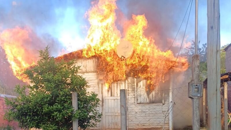 Un empleado municipal perdió su vivienda en un incendio en barrio Copisa