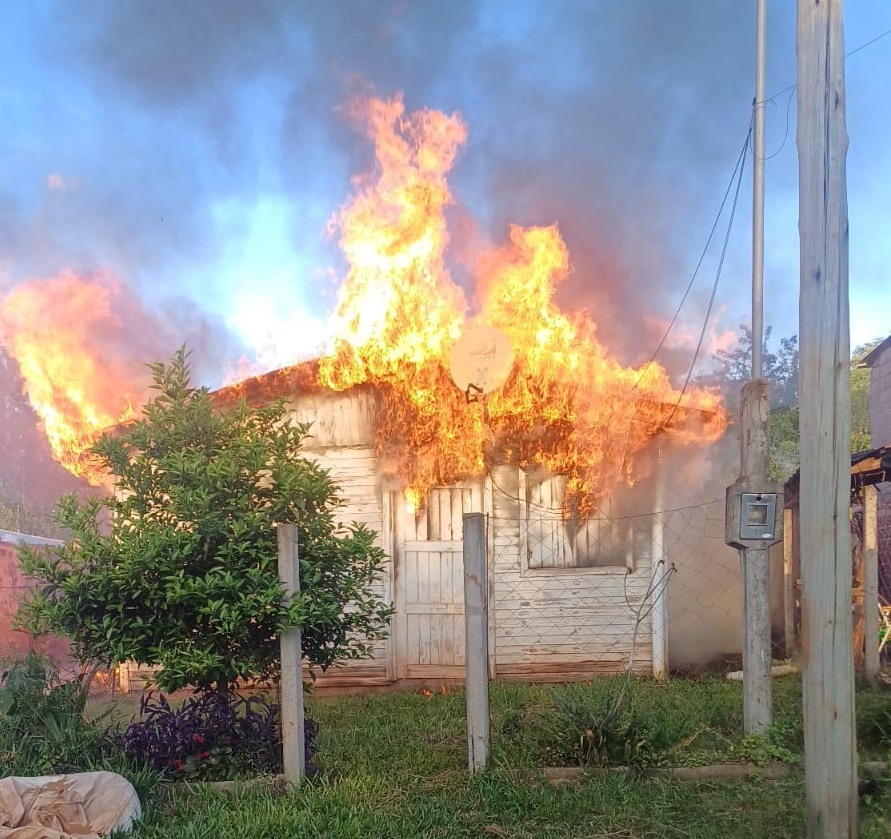 Un empleado municipal perdió su vivienda en un incendio en barrio Copisa