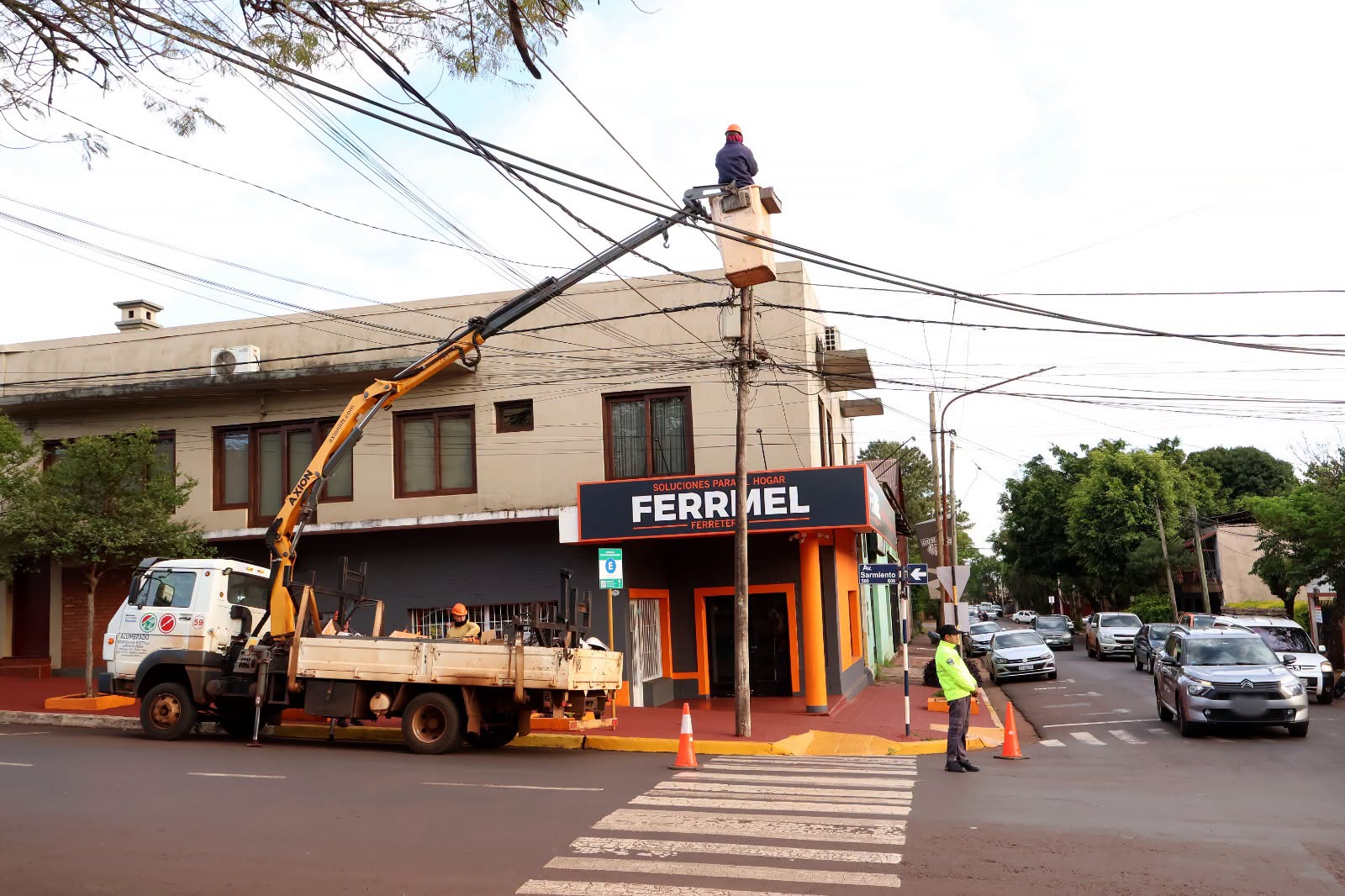 La Celo mejoró la iluminación sobre avenida Sarmiento