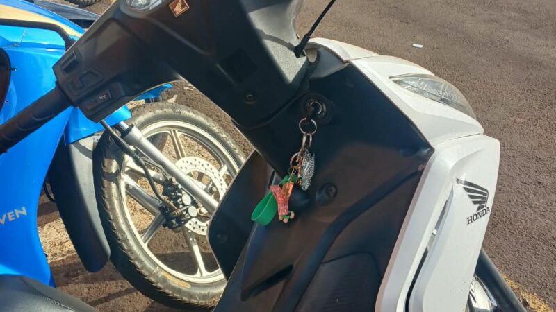 Policías alertaron a una mujer que dejó su moto con las llaves puestas en el centro de Oberá