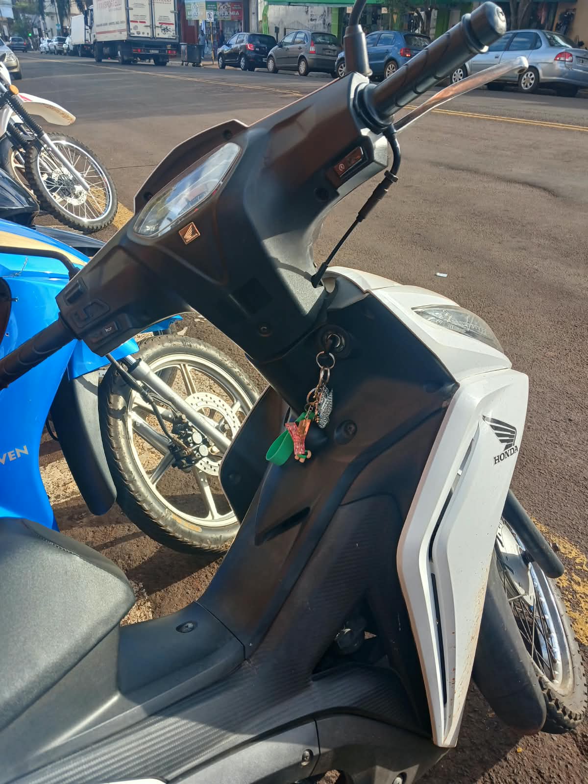 Policías alertaron a una mujer que dejó su moto con las llaves puestas en el centro de Oberá