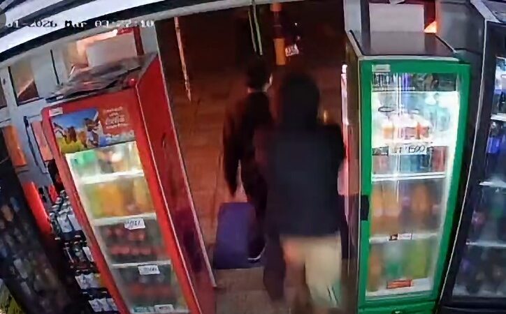 Robaron en un negocio del centro y quedaron grabados: tienen 14 y 16 años