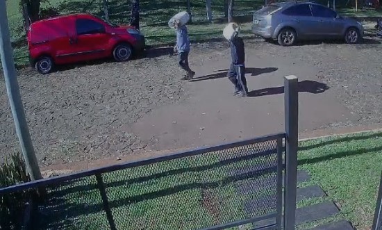 Robaron dos garrafas, pidieron un Didi y vendieron los cilindros en un comercio: uno fue detenido