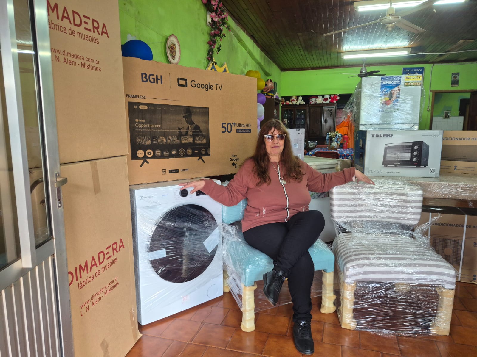 Feliz de poder renovar sus muebles gracias a la Tombolita Aniversario